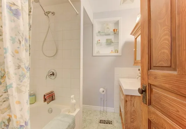 Additional image 30 of 43 Irvin St