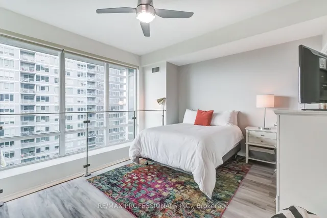 Additional image 34 of 55 East Liberty St Unit 1210