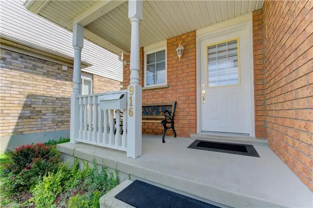 Additional image 3 of 916 Veronica Crt