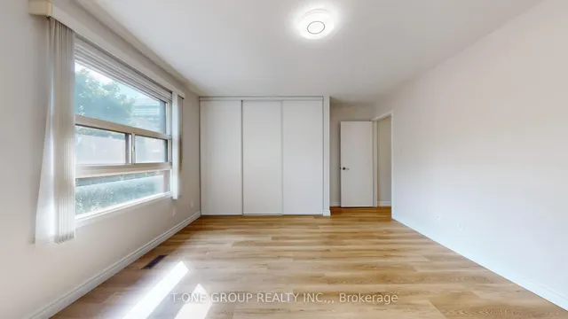 Additional image 12 of 632 Adelaide St