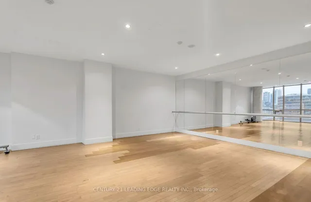 Additional image 41 of 33 Mill St Unit 807