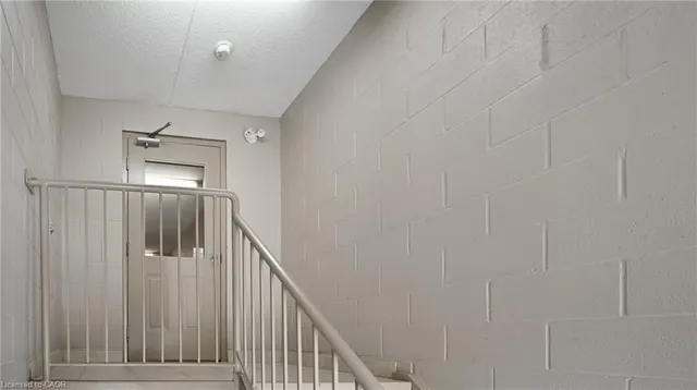 Additional image 5 of 950 Highland Rd Unit #6