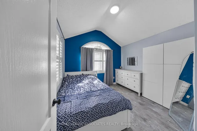 Additional image 40 of 41 Pinoak St