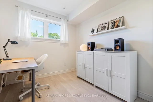 Additional image 16 of 55 Turntable Cres Unit 70