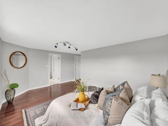 Additional image 29 of 141 Hollyridge Cres