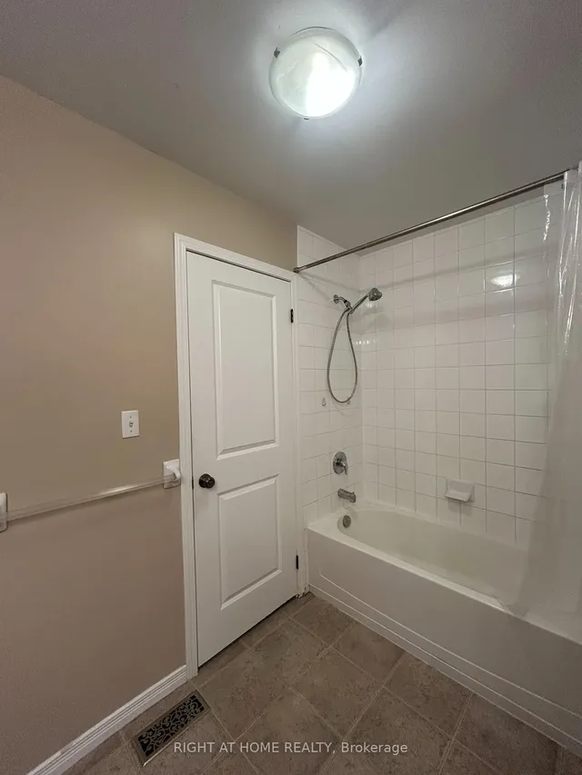 Additional image 21 of 972 Zeller Cres