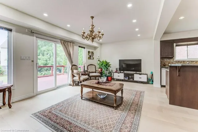 Additional image 10 of 220 Lemon Grass Cres