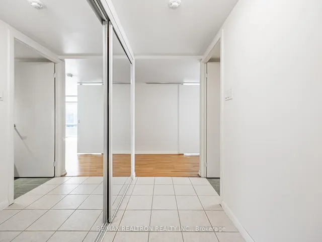 Additional image 5 of 38 Grenville St Unit 707