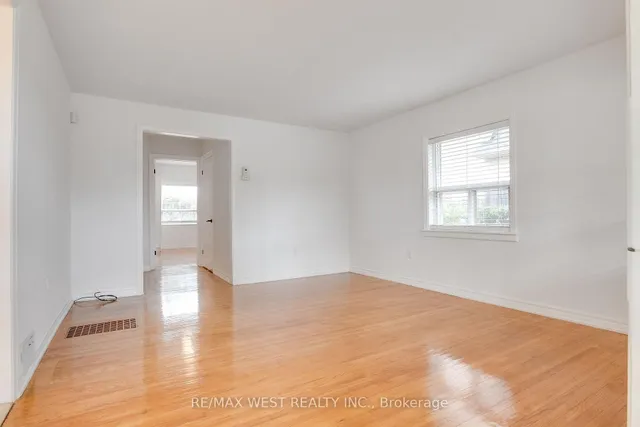 Additional image 4 of 50 Larchmere Ave
