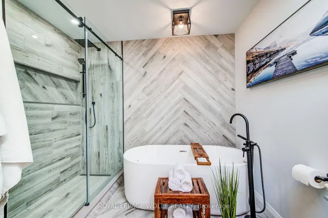 Additional image 36 of 33 Tinatawa Crt