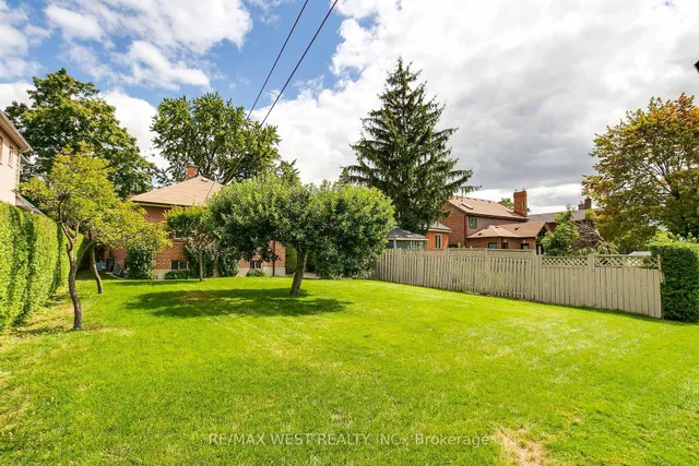 Additional image 35 of 50 Larchmere Ave