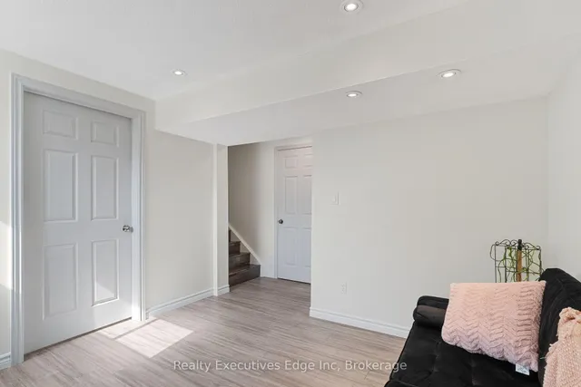 Additional image 32 of 74 Joshua St