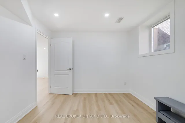 Additional image 43 of 326 Moorlands Cres