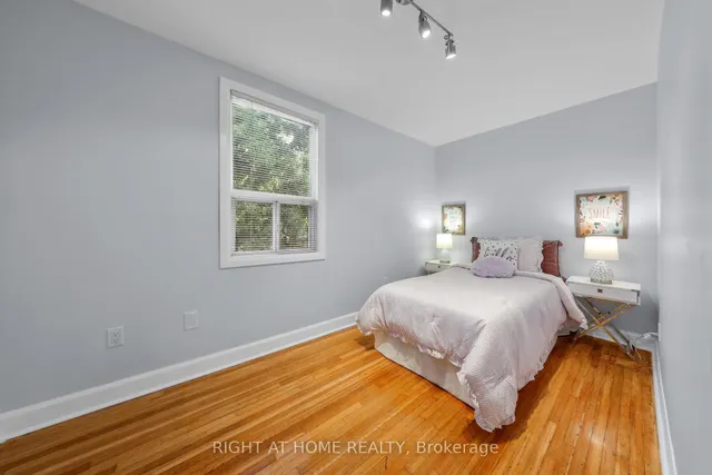 Additional image 18 of 977 Broadview Ave