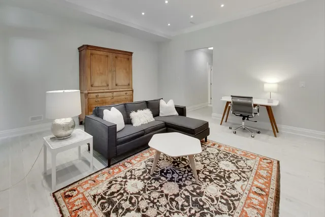 Additional image 42 of 409 Deloraine Ave