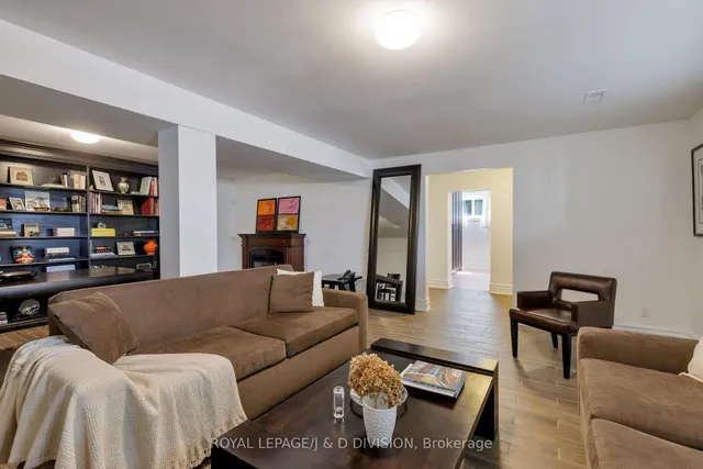 Additional image 28 of 27 Paramount Crt