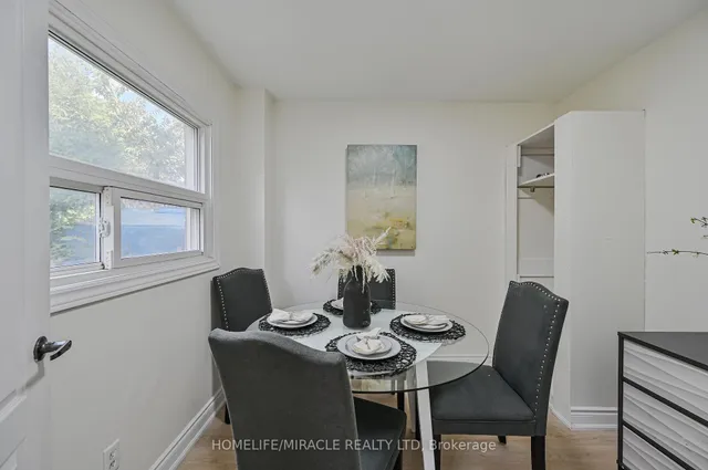 Additional image 12 of 32 Woodsview Ave