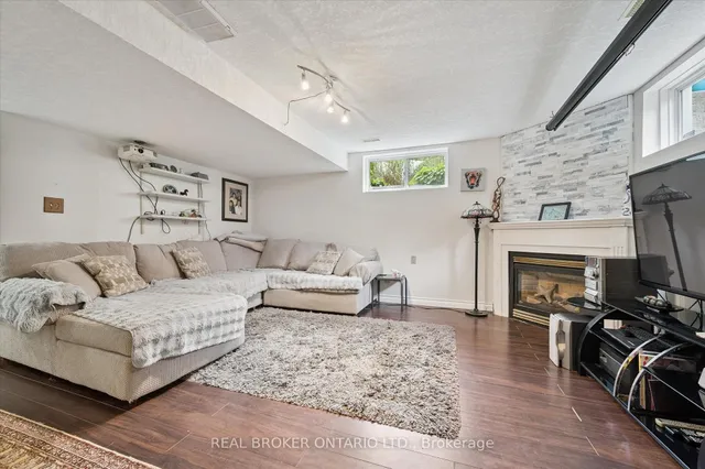 Additional image 34 of 18 Pearwood Crt