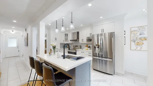 Additional image 8 of 26 Holmbush Cres