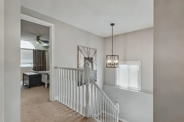 Additional image 18 of 194 Hollyridge Cres