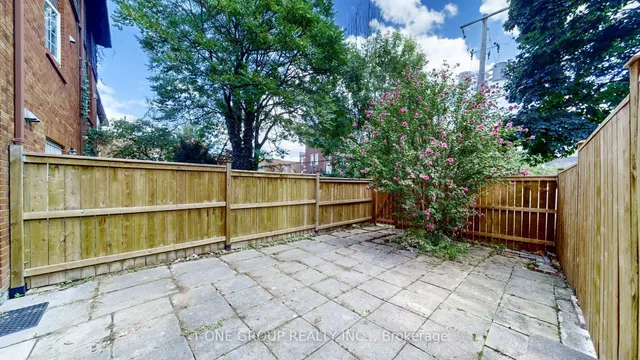 Additional image 31 of 632 Adelaide St