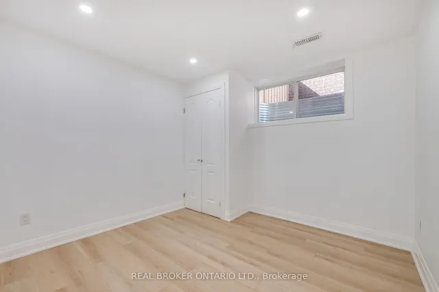 Additional image 40 of 326 Moorlands Cres