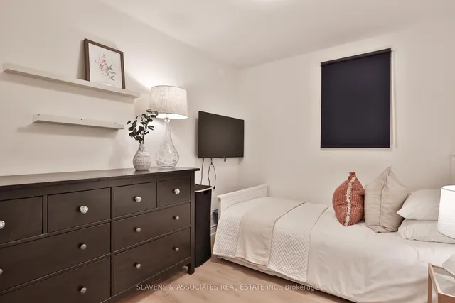 Additional image 32 of 1021 Spadina Rd