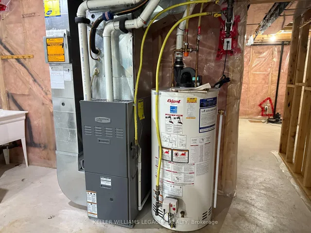 Additional image 16 of 933 Zeller Cres