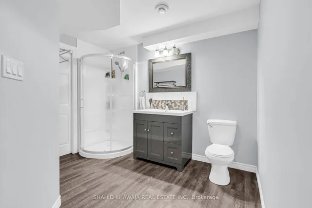 Additional image 32 of 38 Woodbine Ave