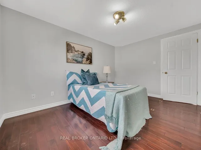 Additional image 35 of 141 Hollyridge Cres