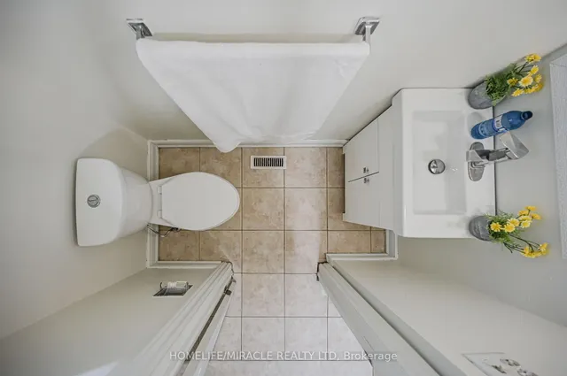 Additional image 21 of 32 Woodsview Ave