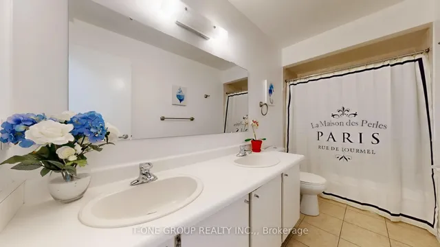 Additional image 21 of 632 Adelaide St