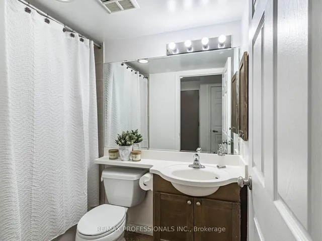 Additional image 8 of 763 Bay St Unit 707