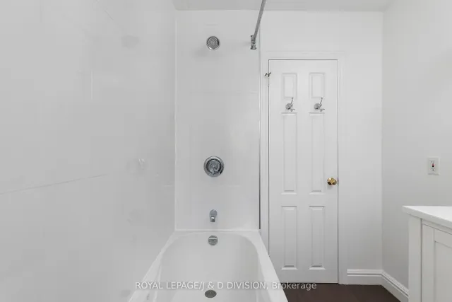 Additional image 22 of 27 Paramount Crt