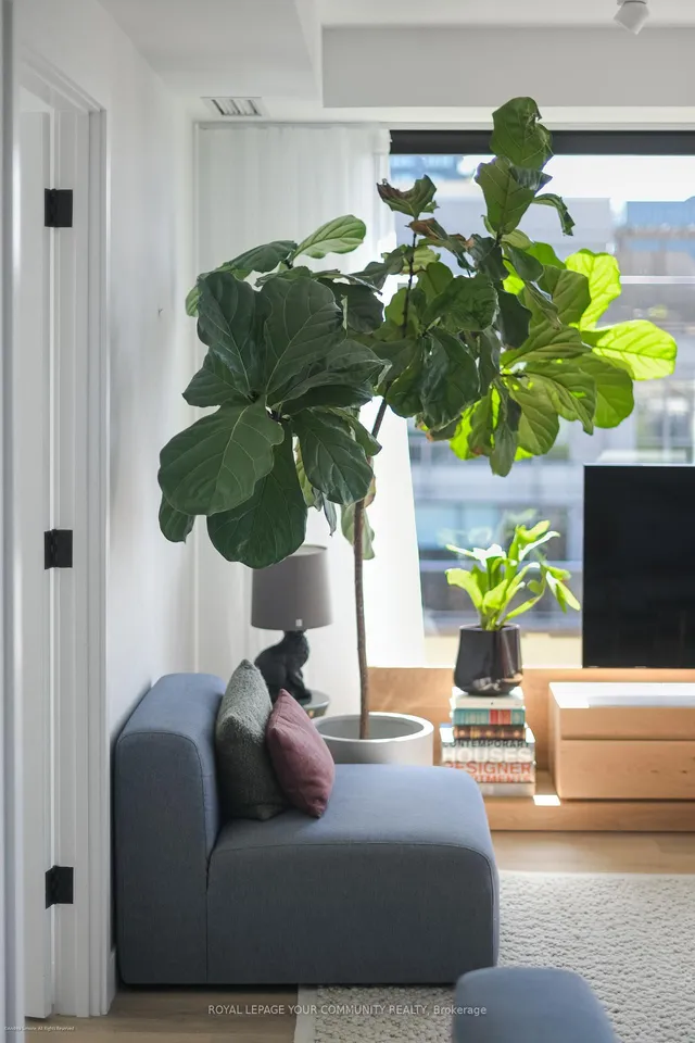 Additional image 19 of 505 Richmond St Unit 612