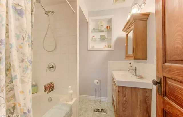 Additional image 31 of 43 Irvin St