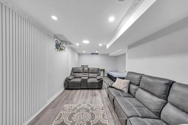 Additional image 45 of 41 Pinoak St