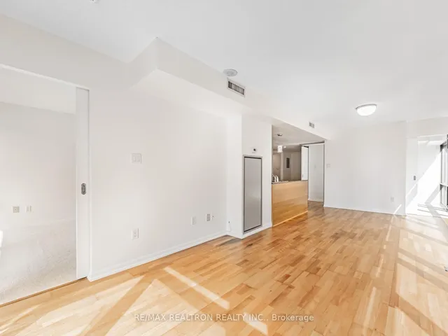 Additional image 21 of 38 Grenville St Unit 707