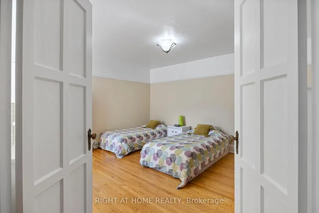 Additional image 15 of 100 Oriole Pkwy Unit 108