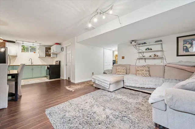 Additional image 35 of 18 Pearwood Crt