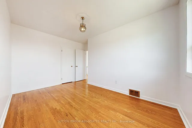 Additional image 18 of 22 Woodenhill Crt