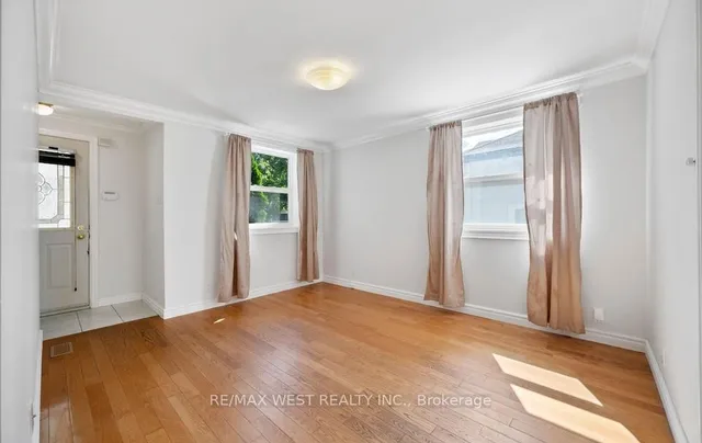 Additional image 8 of 6 Robindale Ave