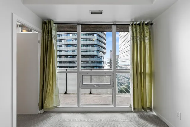 Additional image 31 of 55 Bremner Blvd Unit 2701