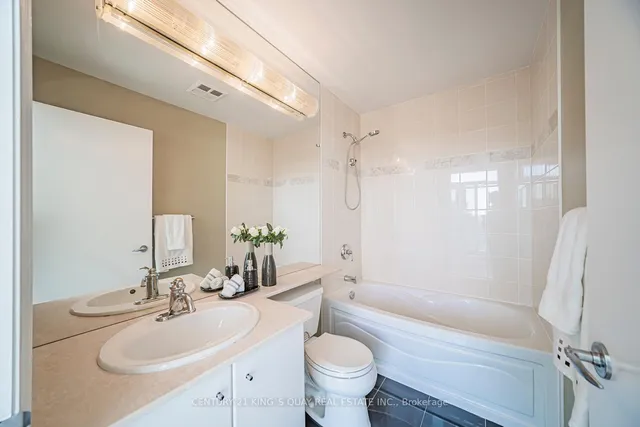 Additional image 23 of 300 Bloor St Unit 2004