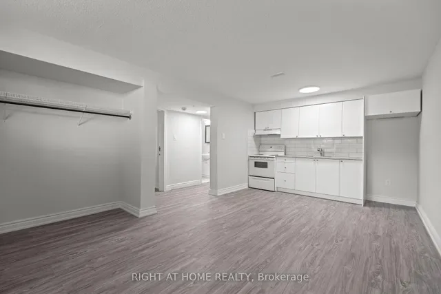 Additional image 16 of 154 Edinborough Crt