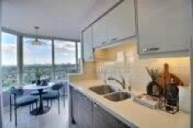 Additional image 7 of 150 Alton Towers Circ Unit 1611