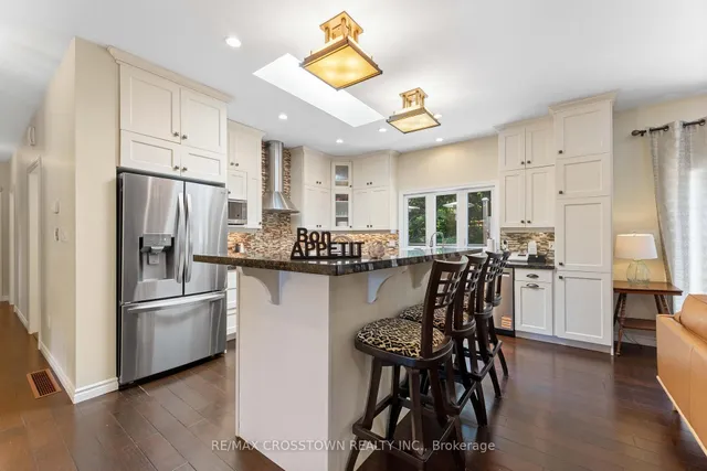 Additional image 4 of 50 Chine Dr