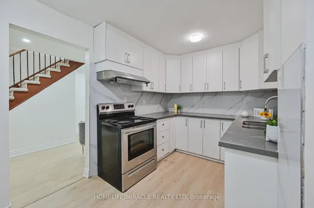Additional image 20 of 32 Woodsview Ave