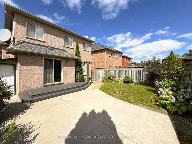 Additional image 28 of 215 Queenslea Ave