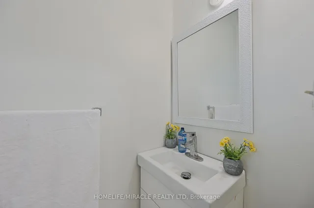 Additional image 22 of 32 Woodsview Ave